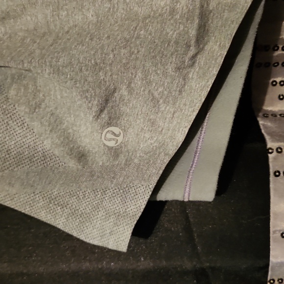 LULULEMON SHORTS - Picture 2 of 3